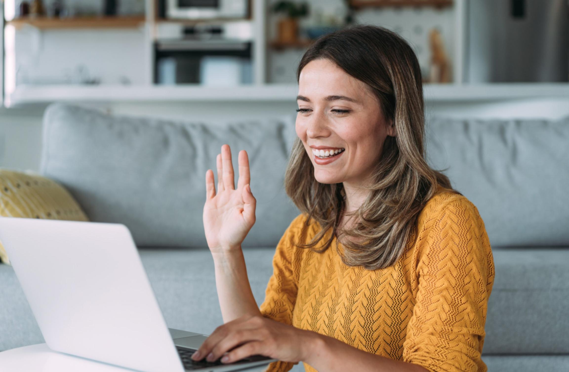 Participantes interactuando durante webinar educativo